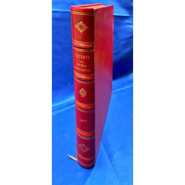 INCUNABULO. CICERO. - TVLIVS DE ORATORE // CVM COMMENTO. // ET ALIA OPERA. No final: Vniuersio operis an Anthonio koberger impraessi Anno a Natiuitate domini // Milesimo quadringentessimo nonagesimo septimo finis. Die.xxvi. 